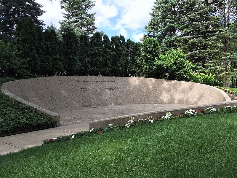Gravesite of Gerald and Betty Ford 72019e