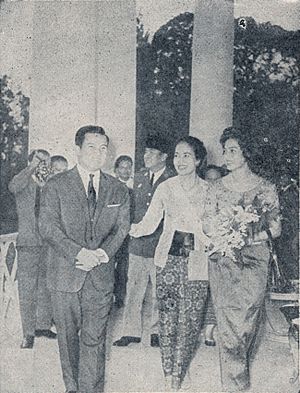Hartini Sukarno with Norodom Sihanouk and wife, Bung Karno Penjambung Lidah Rakjat 253