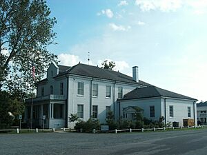 Heathsville Historic District - full view of courthouse