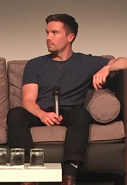 Joe Dempsie Paris 2018 (cropped-J1)