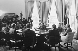 President Nixon meeting with economic advisors and Cabinet members - NARA - 194579