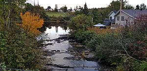 Rivière Pierre-Paul-St-Adelphe (QC, Canada)-Vue en aval du pont de la route 352-2018-09-29.jpg