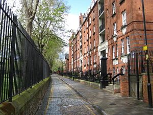 Stepney Green, Stepney Green Court, E1 - geograph.org.uk - 786319