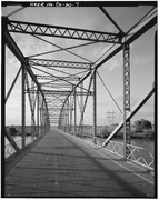 VIEW, LOOKING SOUTH, SHOWING DECK, VERTICAL, UPPER STRUT AND BRACING DETAIL - Manzanola Bridge, State Highway 207, spanning Arkansas River, Manzanola, Otero County, CO HAER COLO,13-MANZ.V,1-7