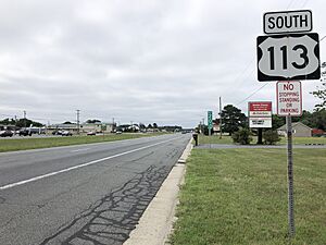 2022-07-08 10 10 37 View south along U.S. Route 113 (DuPont Boulevard) at Delaware State Route 18 and Delaware State Route 404 (Seashore Highway-Bridgeville Road) in Georgetown, Sussex County, Delaware