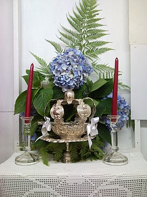 Altar em honra do Divino Espírito Santo com Coroa, ilha de São Jorge, Açores