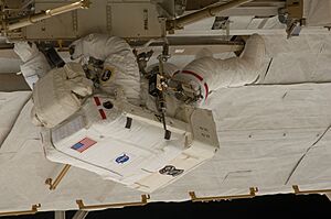 Astronaut Tom Marshburn performs his first spacewalk (2)