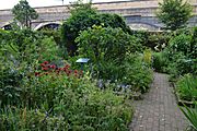 Cmglee London Geffrye Museum herb garden