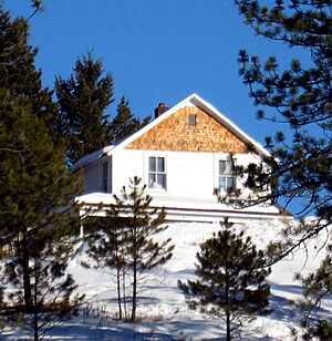 Creaser hotel winter 01