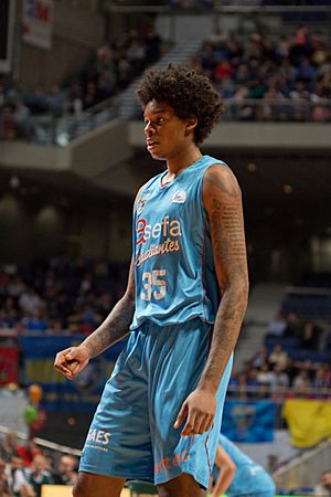 Estudiantes vs Unicaja Málaga - Lucas Nogueira - 01