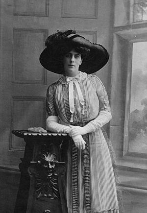 Florence Mary Hay (née Darell), Countess of Kinnoull (later Mrs Berington) 1910