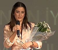 Hazal Kaya İstanbul Aydın Üniversitesi İletişim Ödülleri’nde (2)