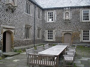 Inner courtyard, Cadhay House - geograph.org.uk - 1353570