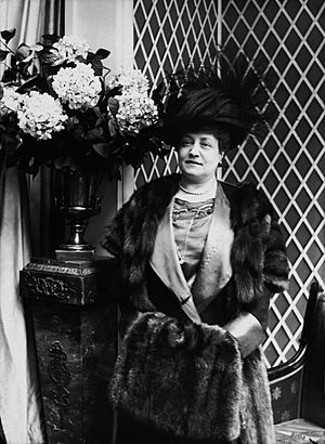 Marguerite Durand 1910 - Restoration.jpg