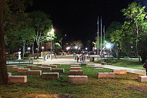 Misiones - Plaza principal de Cerro Azul.jpg