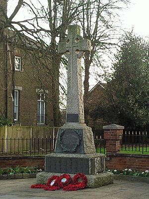 Penge War Memorial (geograph 2303458 cropped)