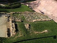 Restes arqueològiques vora el castell de Vallparadís