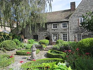 Scaplens Court Museum & Garden (geograph 3085845)