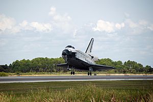 Space shuttle Endeavour STS-118 landing