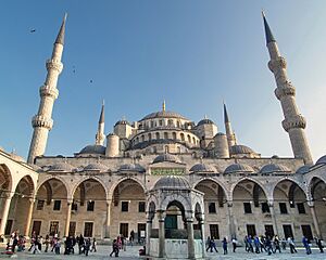 SultanAhmetMosqueCourtyard