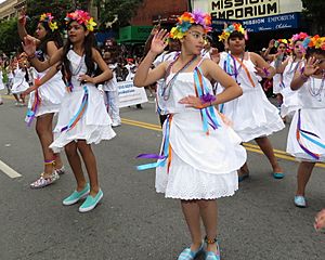 14. Mission Cultural Center for Latino Arts --- Carnaval San Francisco 2015 Parade 78 (18162067441)