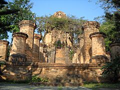 Bình đài ở tháp Ponagar, Nha Trang
