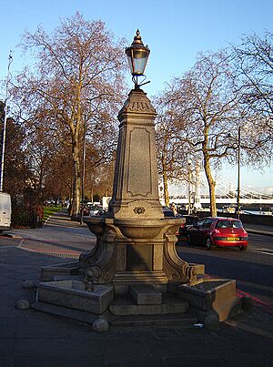 Drinking fountain chelsea embankment 1