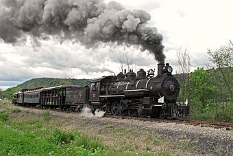 EBT 15 North out of Orbisonia June 2006xRP - Flickr - drewj1946.jpg