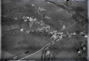 ETH-BIB-Oberhelfenschwil v. S. aus 300 m-Inlandflüge-LBS MH01-002557