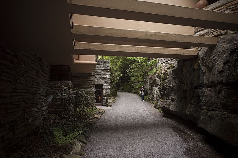 Fallingwater (14176825958)