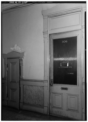 Historic American Buildings Survey, John Feulner, Photographer March 1966, CORRIDOR DOORWAY DETAIL. - Tribune Building, 154 Printing House Square, Nassau and Spruce Streets, New HABS NY,31-NEYO,75-6