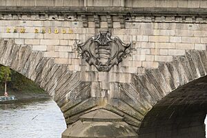 Kew Bridge, Middlesex arms
