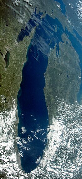 Lake Michigan in true color.jpg