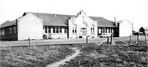 Newdale School 1919 cropped