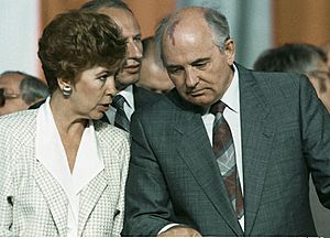 RIAN archive 28133 Gorbachev with spouse in Poland