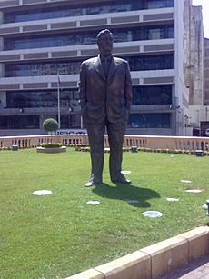 Rafic Hariri Statue