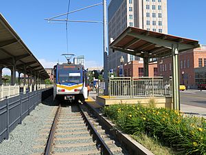 Sacramento RT train at Sacramento Valley Station, May 2019