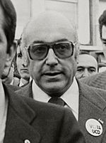 (Manuel Clavero Arévalo) Adolfo Suárez en plena campaña de la UCD, en Sevilla. Pool Moncloa. 18 de febrero de 1979 (cropped)