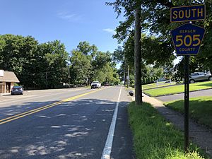 2018-07-20 16 22 31 View south along Bergen County Route 505 (Knickerbocker Road) at Grant Avenue on the border of Dumont and Cresskill in Bergen County, New Jersey