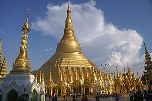 DSC010 Myanmar Yangon Paya Shwédagon Pagoda Main Golden Stupa (7181923090)