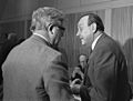 De Duitse minister Genscher (l) in gesprek met de Engelse minister Howe, Bestanddeelnr 933-6243 (cropped)