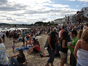 GreasyPole Gloucester Crowd