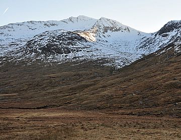 Looking across the watershed to Spidean Mialach - geograph.org.uk - 1143993.jpg