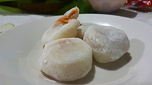Masi (glutinous rice balls) with peanut butter filling (Philippines).jpg