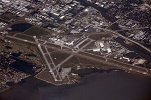 PIE ST.PETERSBURG CLEARWATER AIRPORT FROM N693DL (7176582637).jpg