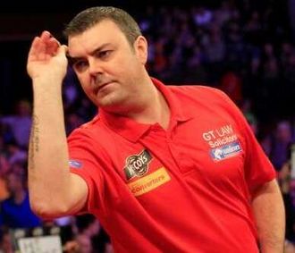 Wes Newton darts player (cropped).jpg