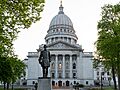 Wisconsin State Capitol and Monument 02