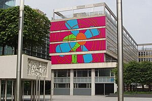 "The fan" mural, Triton Square, Euston - geograph.org.uk - 463062a (cropped)
