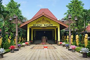 001 Main Temple (25595087247)