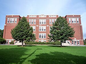 2009-0620-UW-RiverFalls-NorthHall